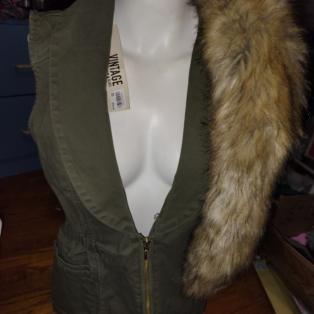 NWT Vintage America Green Zipper Vest W/Removable Fur Trim - Picture 9 of 12